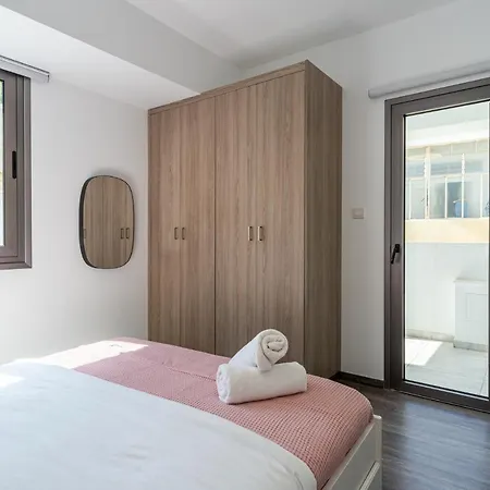 Апартаменти Crystal 2-bedroom In