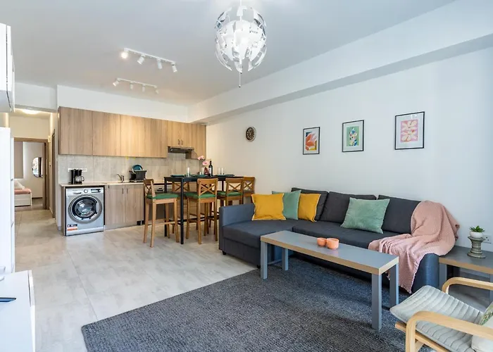 Crystal 2-bedroom In דירה *