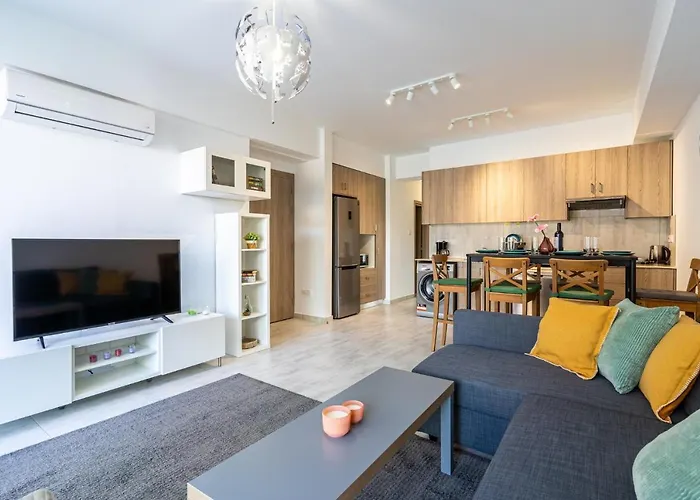 Апартаменти Crystal 2-bedroom In *