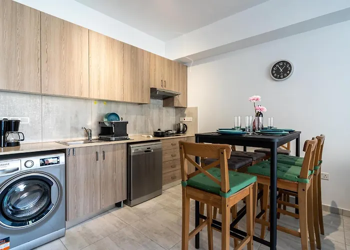 Апартаменти Crystal 2-bedroom In